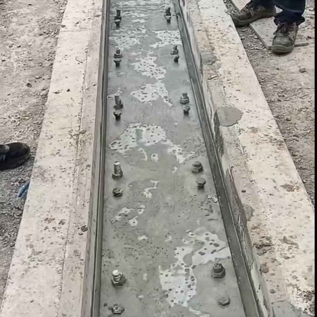 石泉港口码头起重机龙门吊重型机械设备稳固用早强快凝轨道胶泥